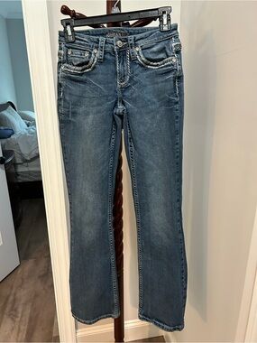 Shyanne Women's Flared Jeans in Medium Blue Wash Size 25W x32L